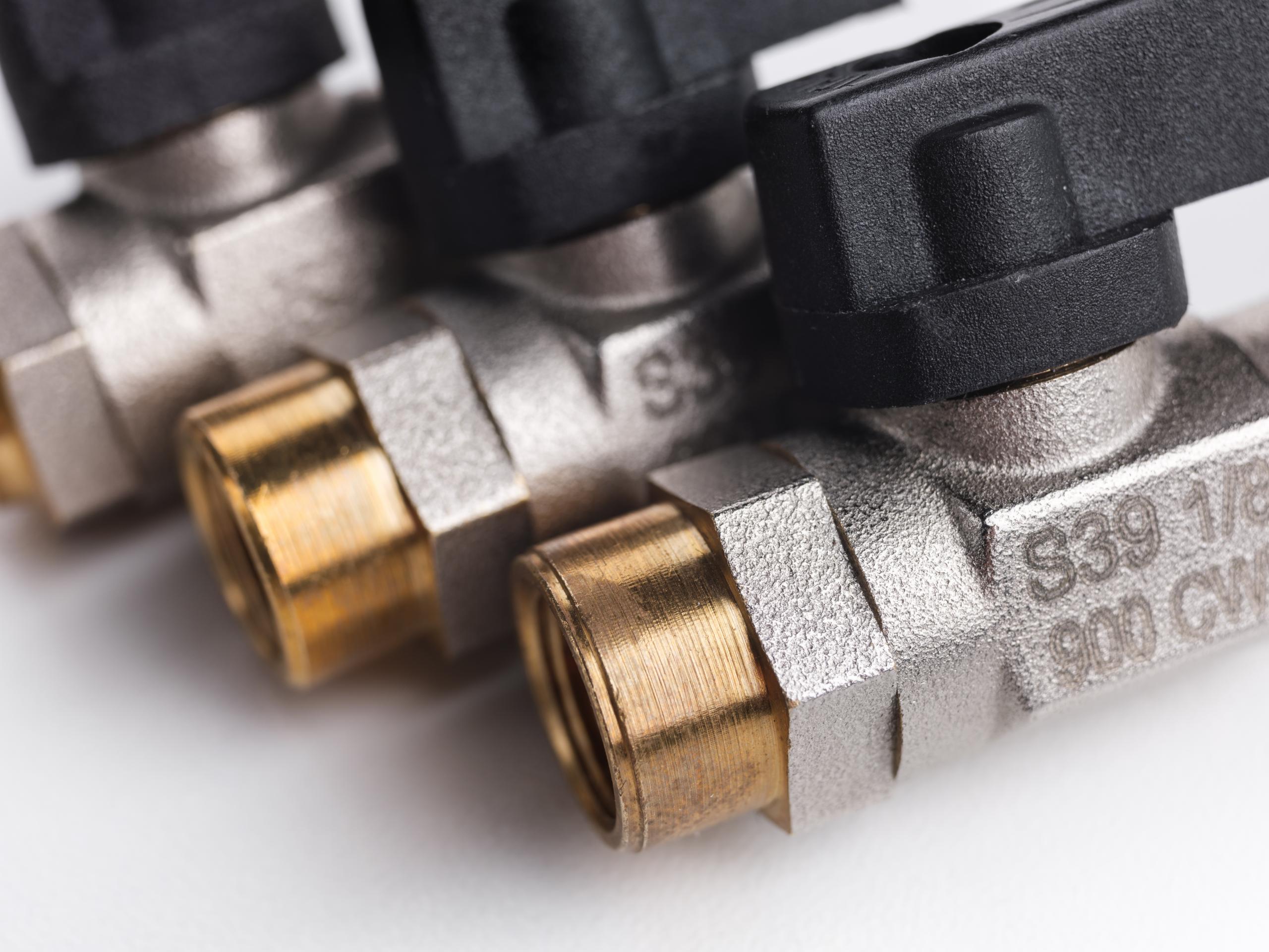 RuB KKでは、これらの特定のニーズに対応できるようなミニバルブ・マイクロバルブを取り揃えています。平行ネジ型と円錐ネジ型の両方を揃え、また、ご要望に応じて接続部をカスタマイズすることも可能です。